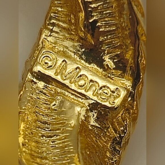 Vintage Signed MONET Gold tone Textured 4 WOVEN RINGS Shape Brooch - Picture 9 of 9